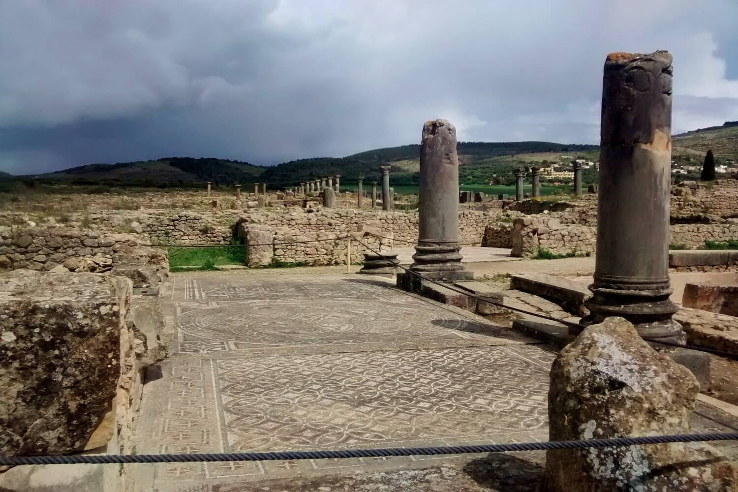 las ruinas romanas de volubilis en Marruecos