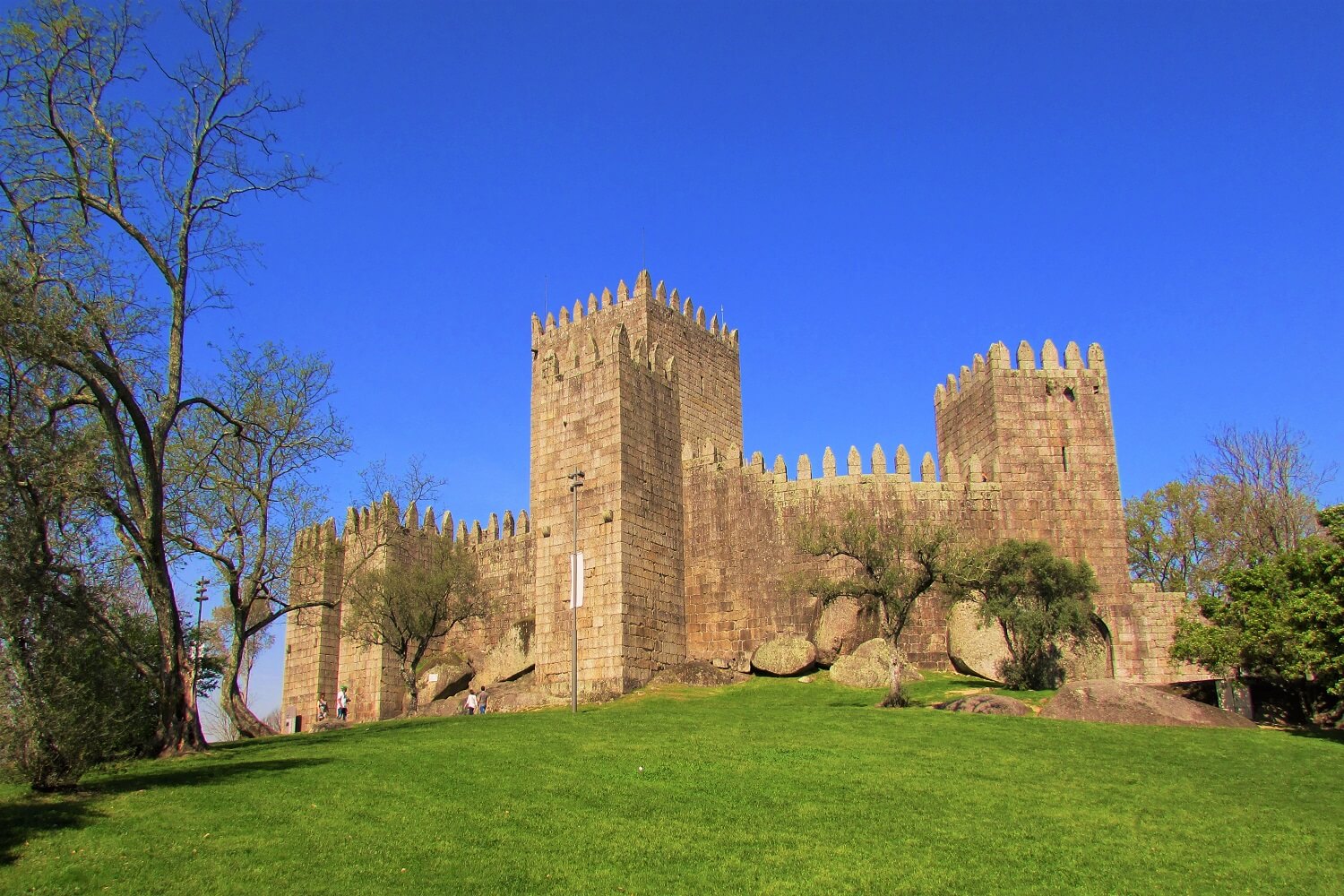 Guimaraes - o primeiro castelo português